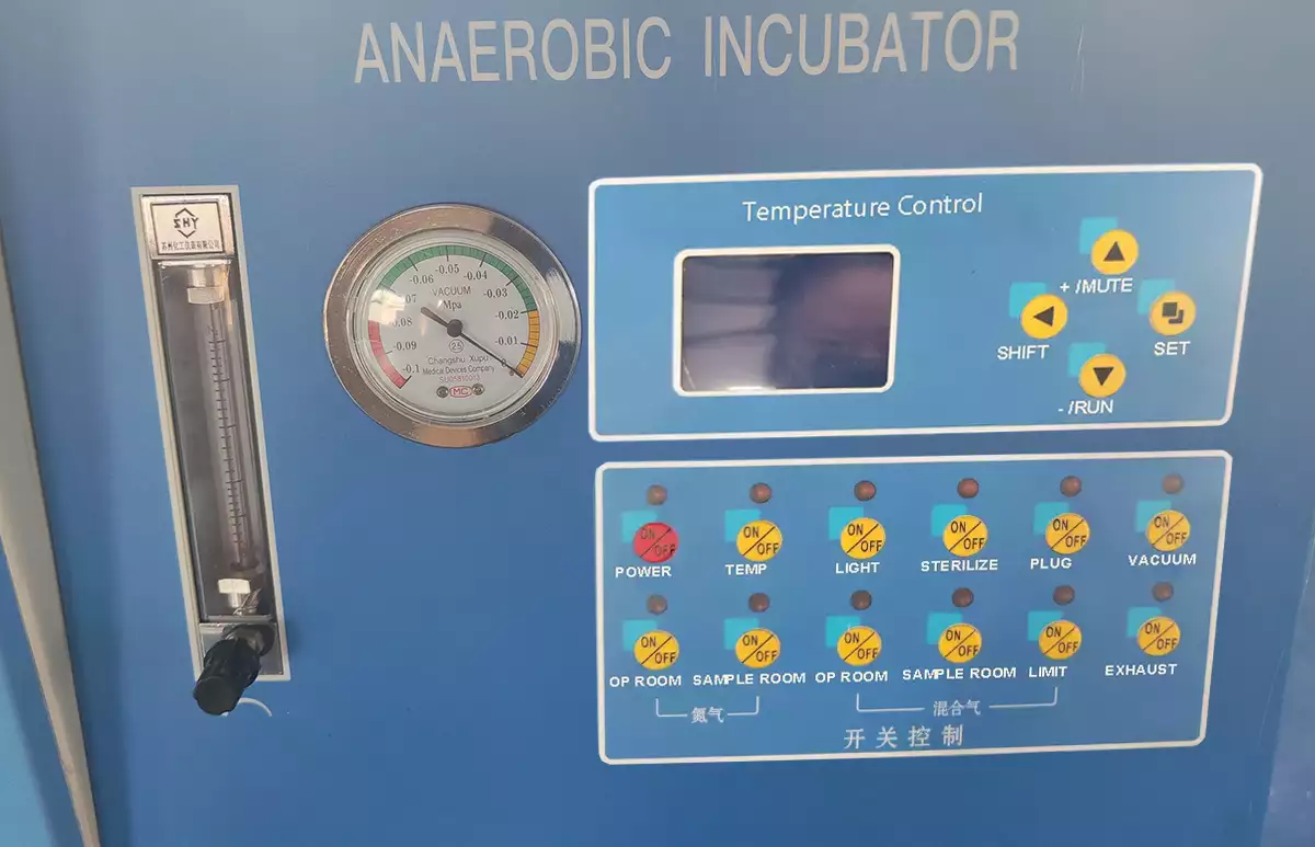 Anaerobic Incubator control panel