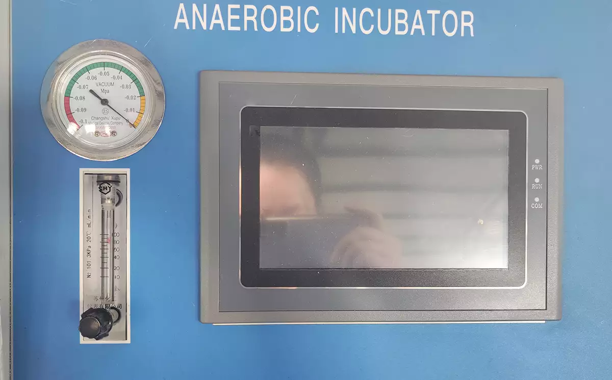 Anaerobic Incubator control panel